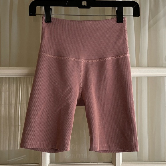 Beyond Yoga Ribbed Mauve Bike Shorts - Picture 2 of 14